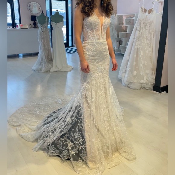 Amelia Rish Bridal wedding dress size 2. Unworn and unaltered. - Picture 6 of 6